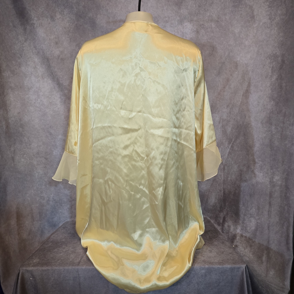 Silky Cream‎ Floral-Embroidered Robe - Picture 3 of 7